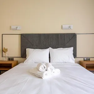 leone-suites.hotelschalkidiki.net/